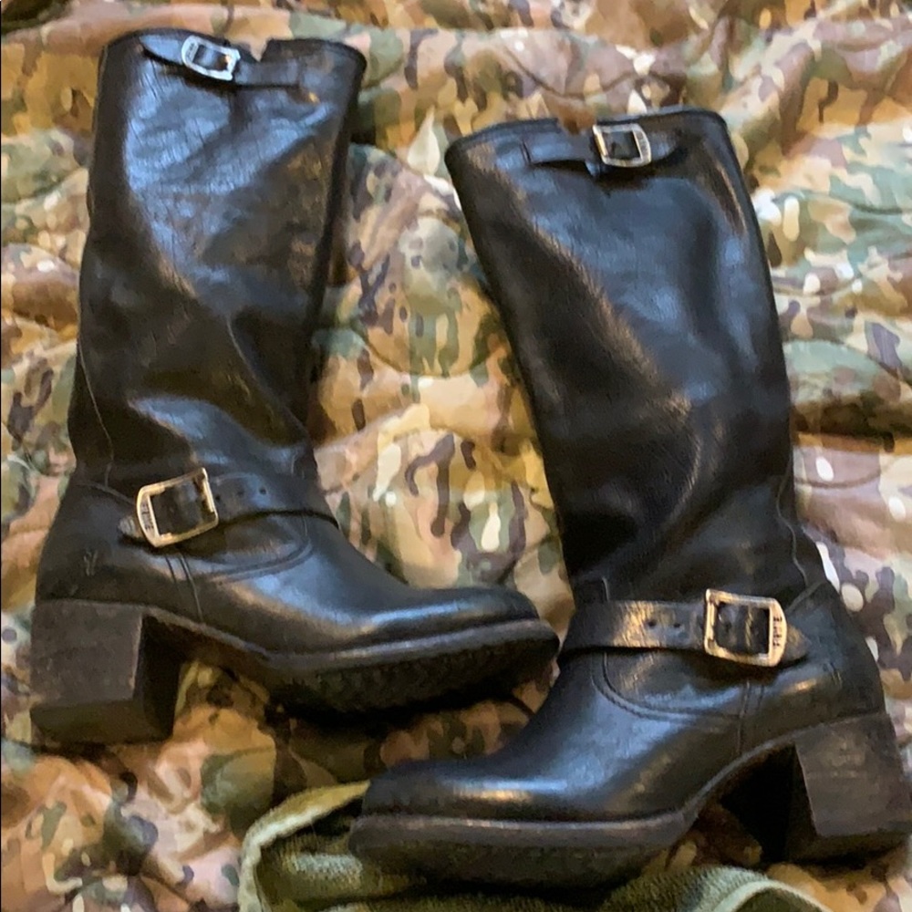 Frye size 8.5 ladies harness black boots
